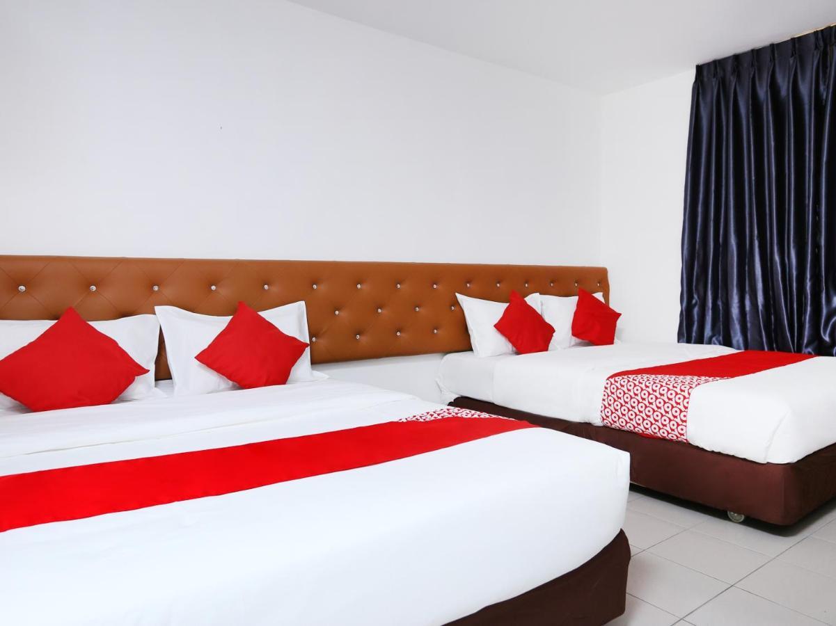 Oyo 89672 Eg Hotel Jj Джохор Бахру Екстериор снимка