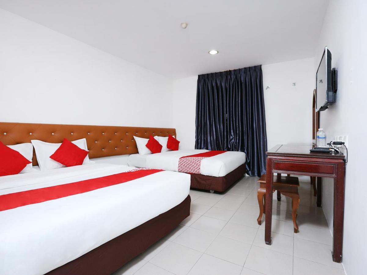 Oyo 89672 Eg Hotel Jj Джохор Бахру Екстериор снимка