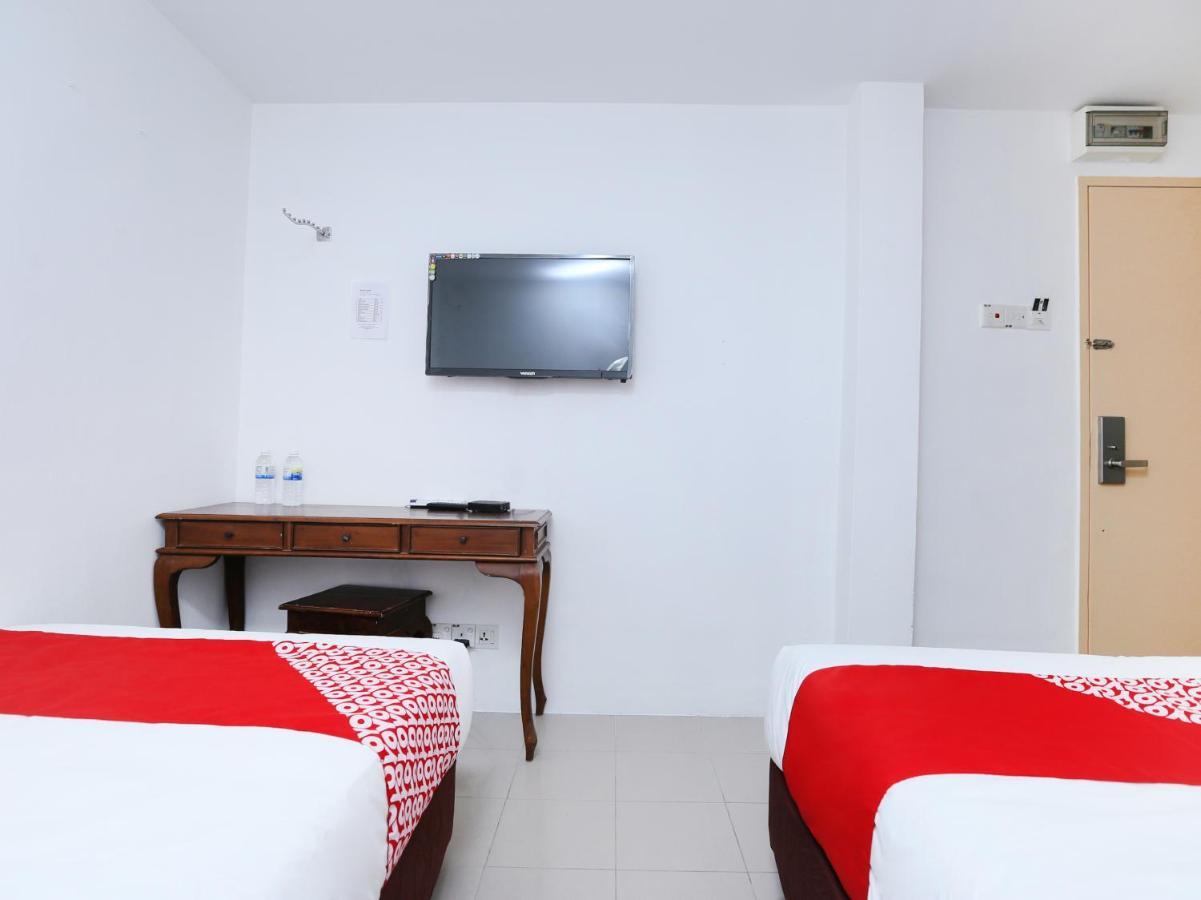 Oyo 89672 Eg Hotel Jj Джохор Бахру Екстериор снимка