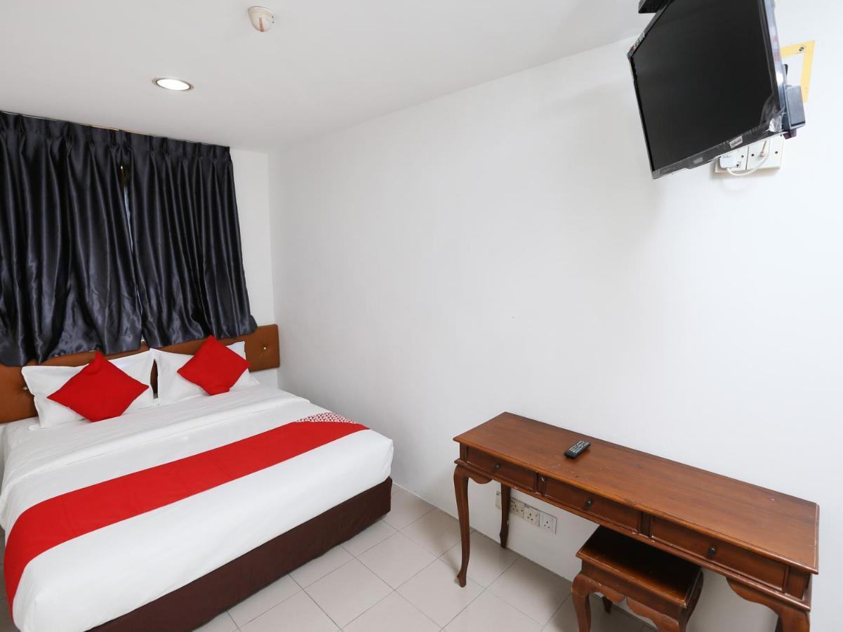 Oyo 89672 Eg Hotel Jj Джохор Бахру Екстериор снимка