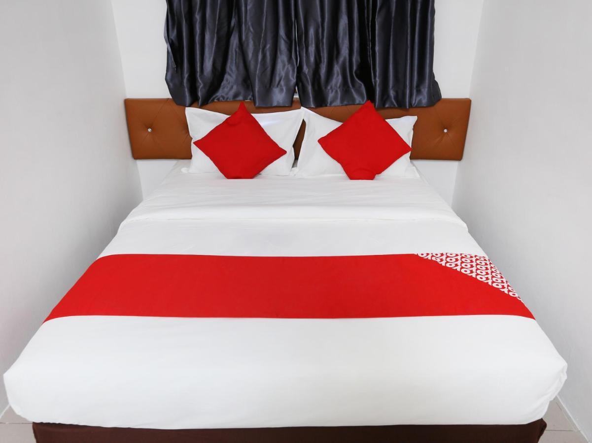 Oyo 89672 Eg Hotel Jj Джохор Бахру Екстериор снимка