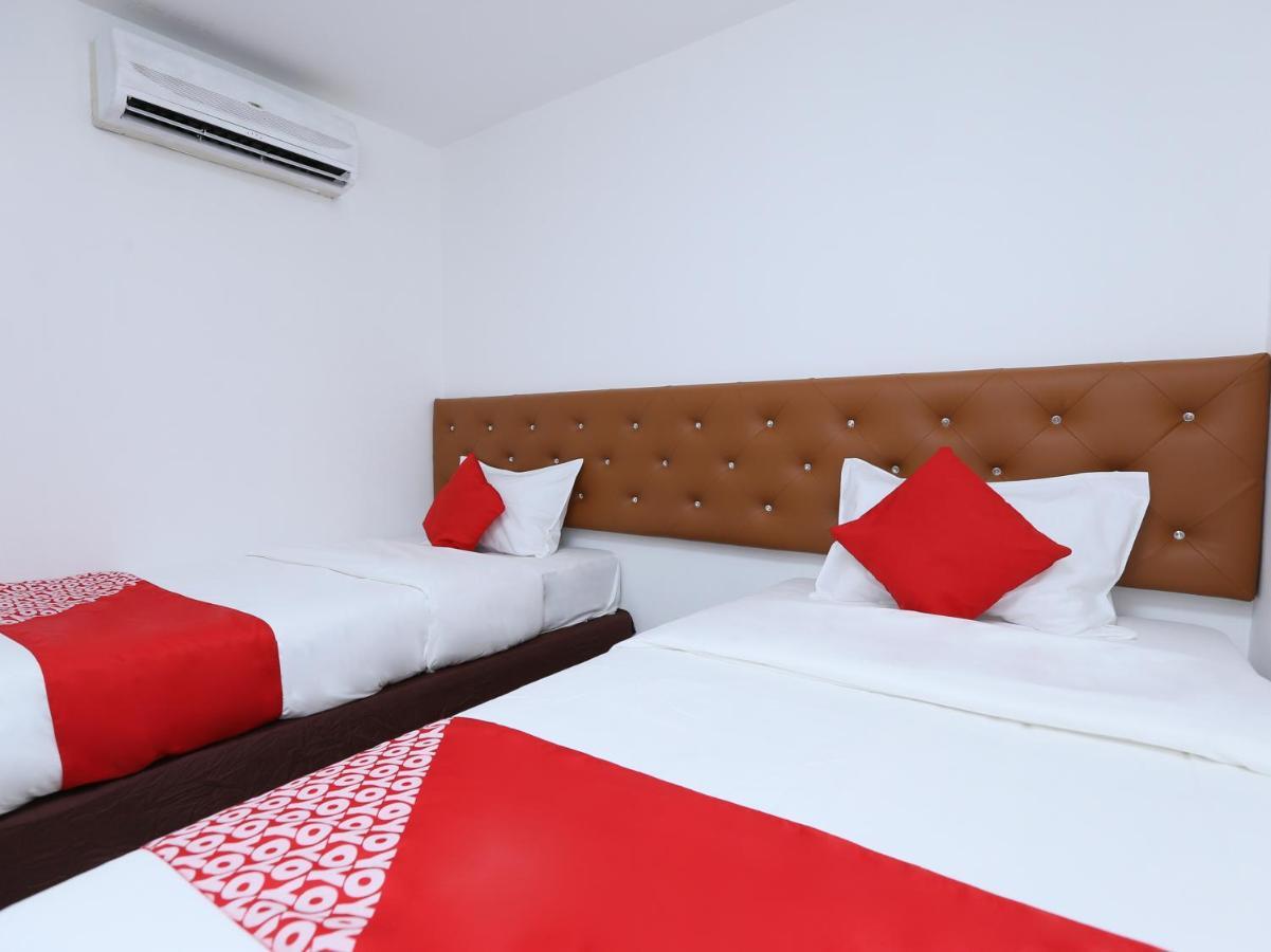 Oyo 89672 Eg Hotel Jj Джохор Бахру Екстериор снимка