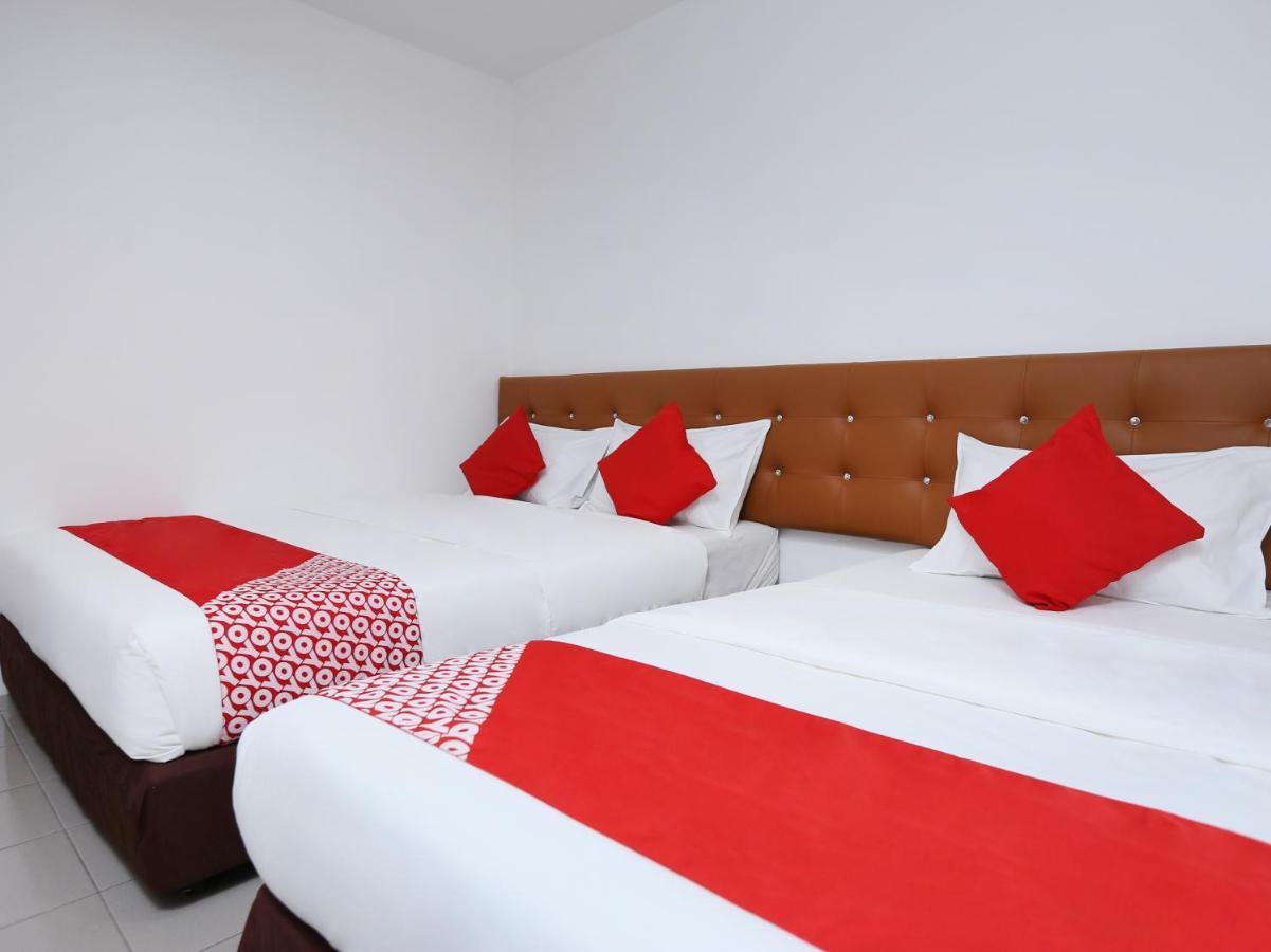 Oyo 89672 Eg Hotel Jj Джохор Бахру Екстериор снимка