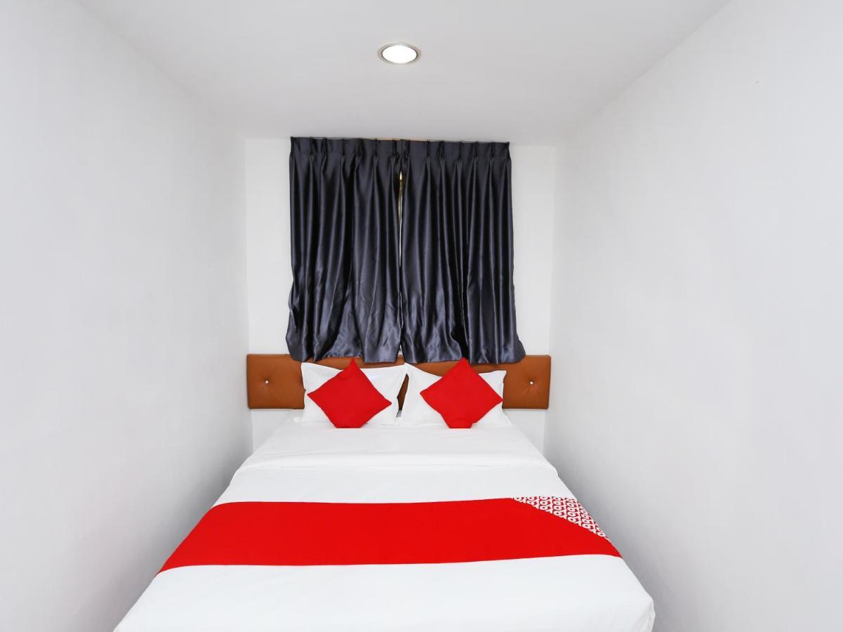 Oyo 89672 Eg Hotel Jj Джохор Бахру Екстериор снимка