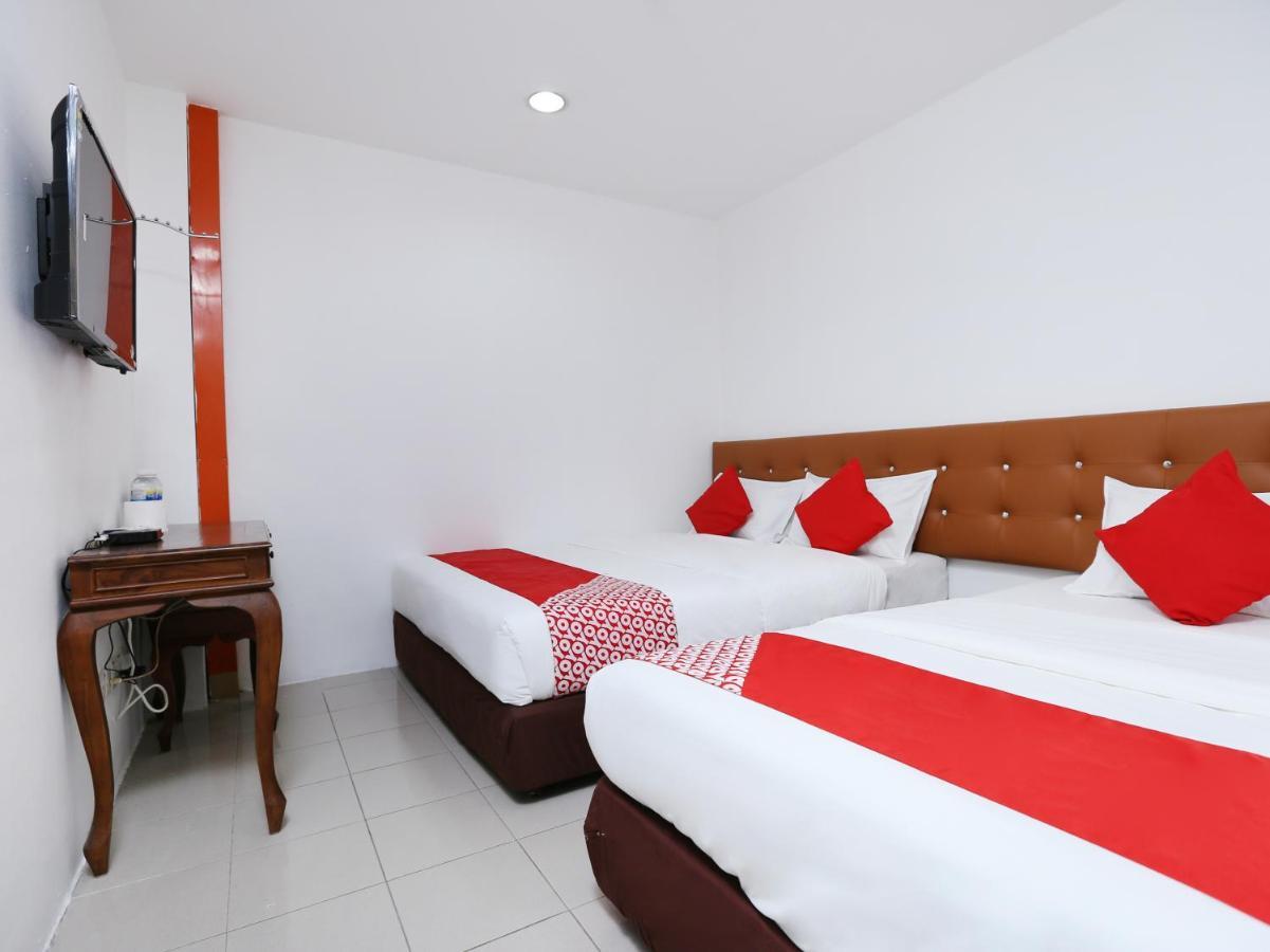 Oyo 89672 Eg Hotel Jj Джохор Бахру Екстериор снимка