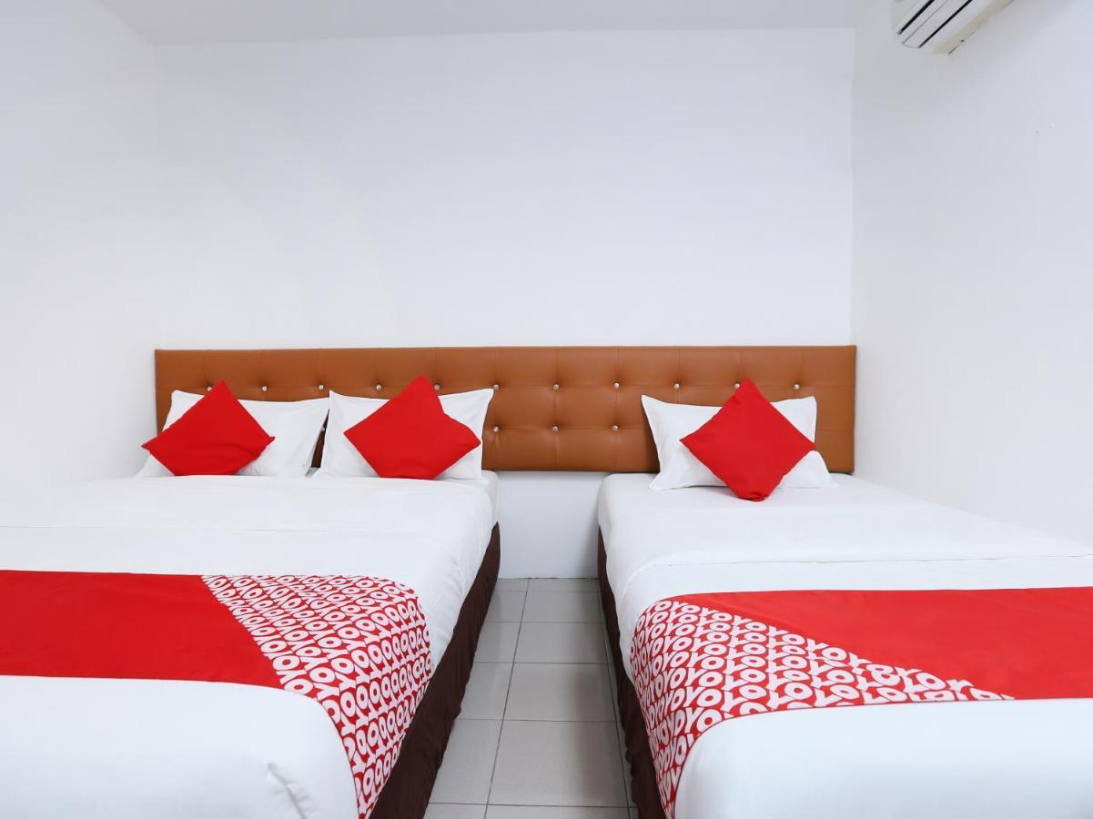 Oyo 89672 Eg Hotel Jj Джохор Бахру Екстериор снимка