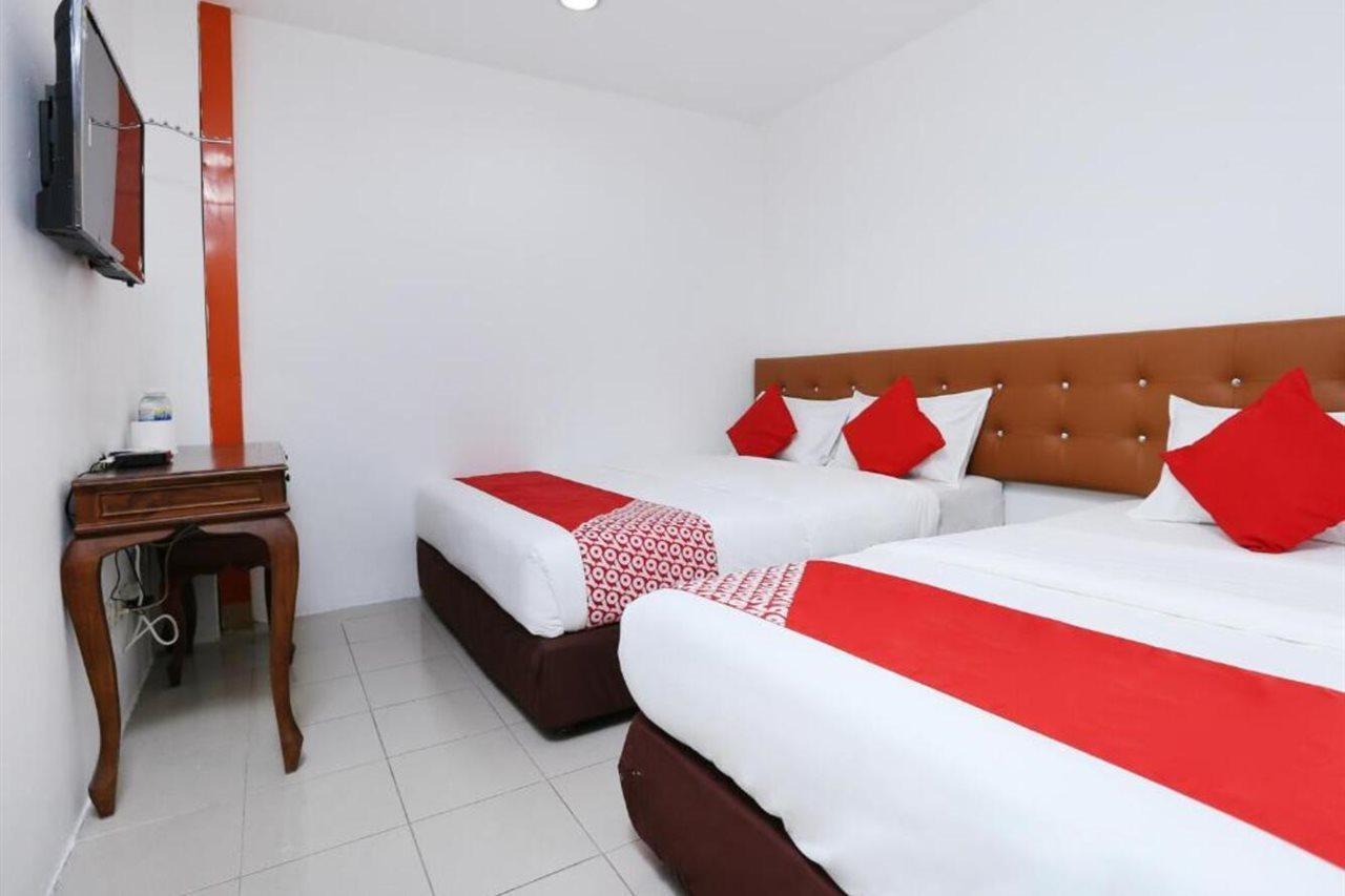 Oyo 89672 Eg Hotel Jj Джохор Бахру Екстериор снимка