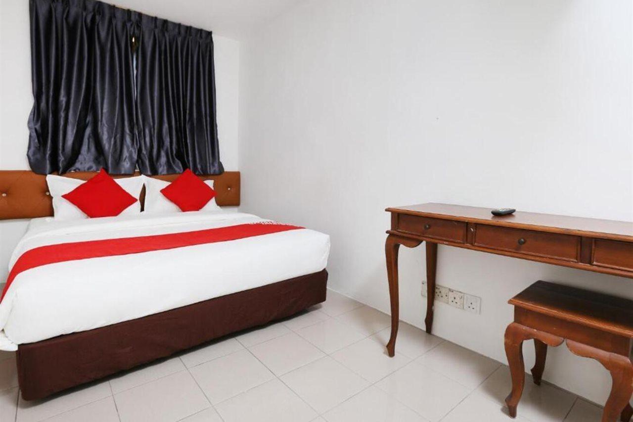 Oyo 89672 Eg Hotel Jj Джохор Бахру Екстериор снимка